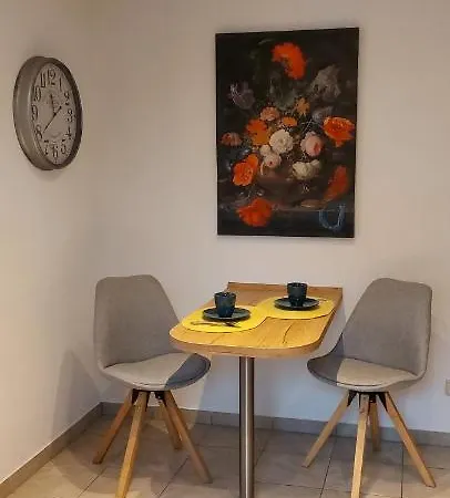 Wohlfuhlwohnung Zum Entspannen In Ruhiger, Aber Verkehrsgunstiger Lage Am Stadtrand Von Dresden דירה *